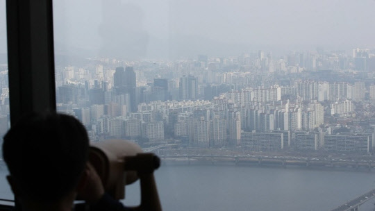 서울 여의도 63아트 전망대에서 바라본 서울 아파트. <연합뉴스>